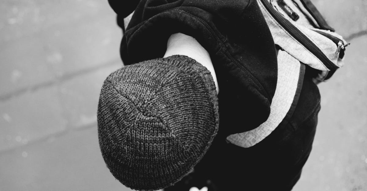 Gestures and Body Language: Communicating Without Words in Haarlem