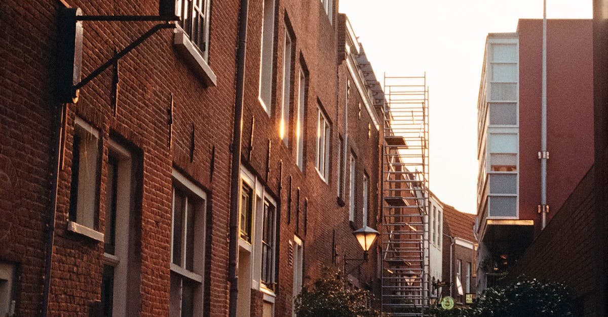 Interactive E-Books for Learning Dutch on the Go